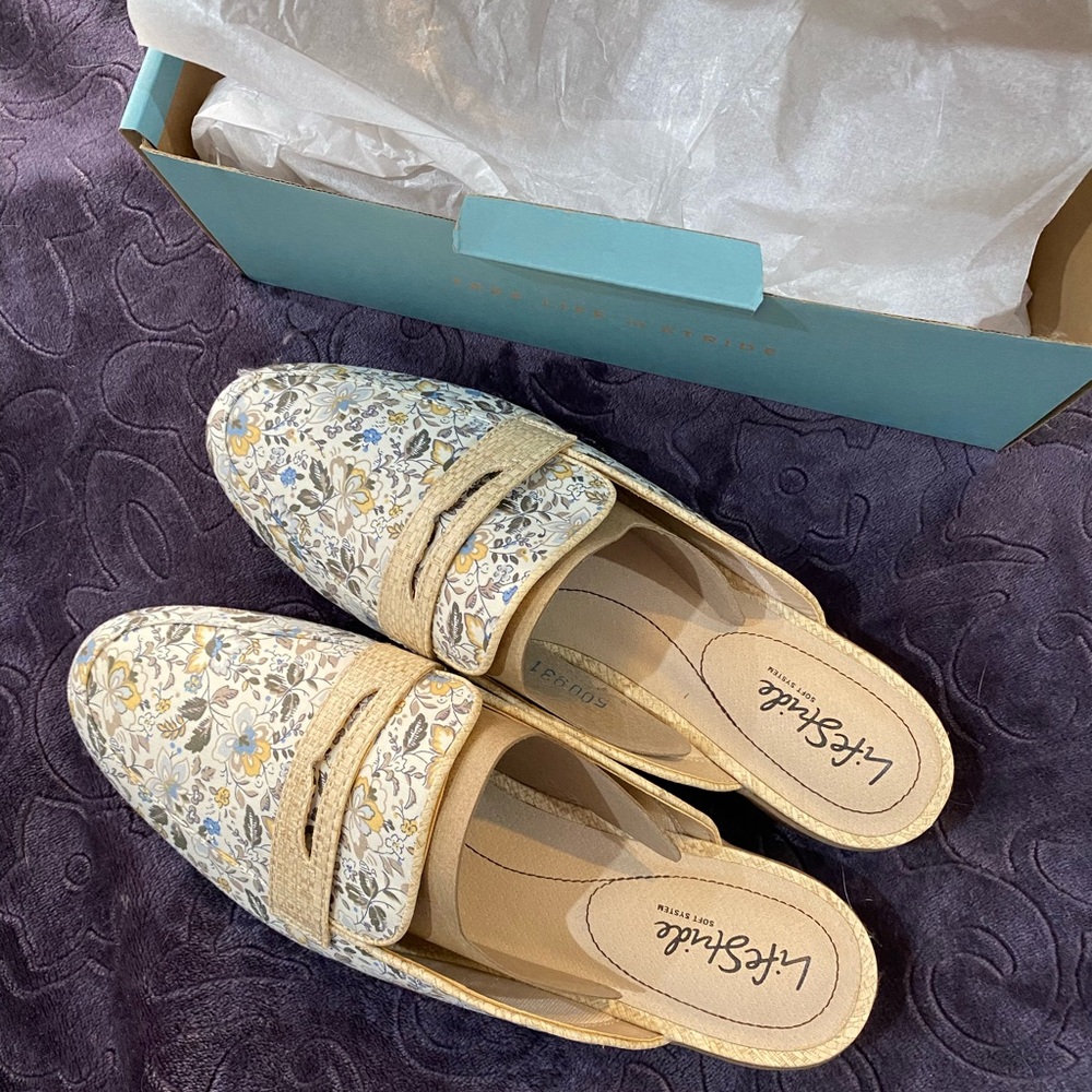 Life Stride Margot Slide in multi floral, size 11W - Picture 5 of 6